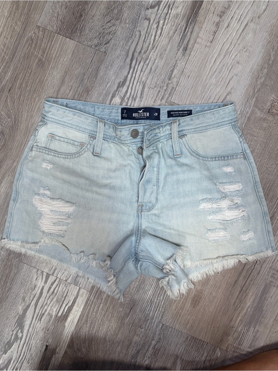 Hollister Pants - Hollister High-Rise Mom 3’ Light Blue Distressed Denim Shorts - Size 7/w28